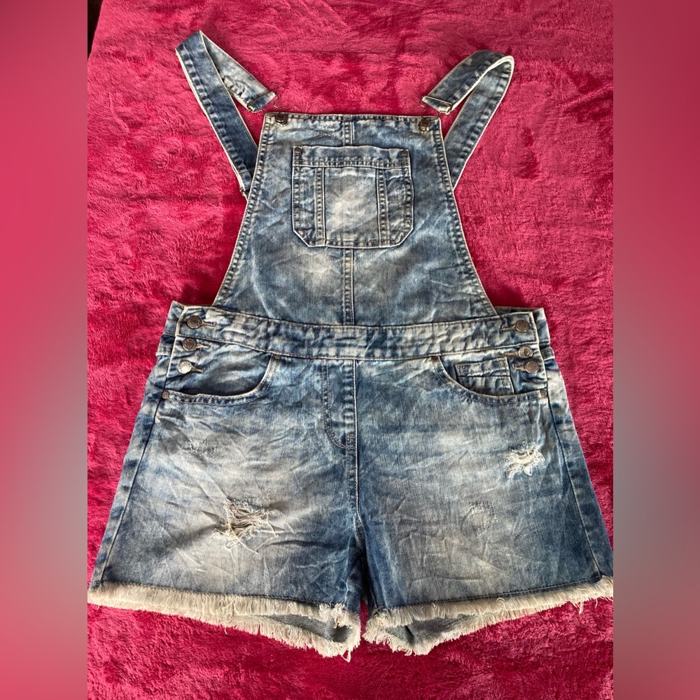 STRADIVARIUS JEANS SHORTS ALL💕SIZE 38💕
